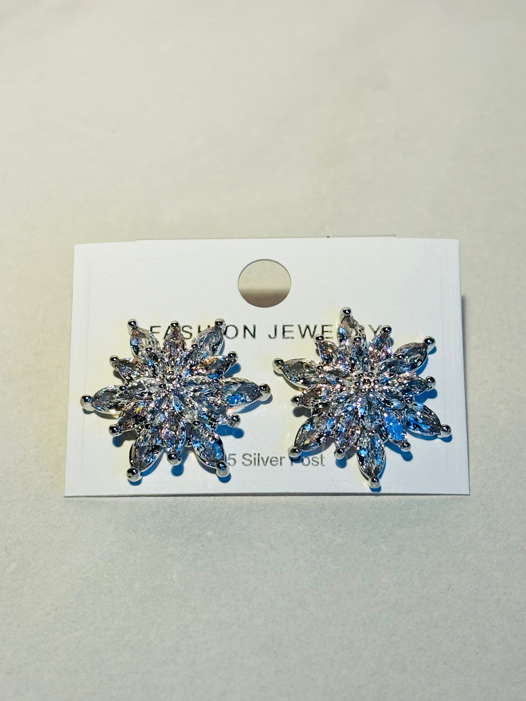 银色雪花水钻耳环 Silver Crystal Snowflake Earrings