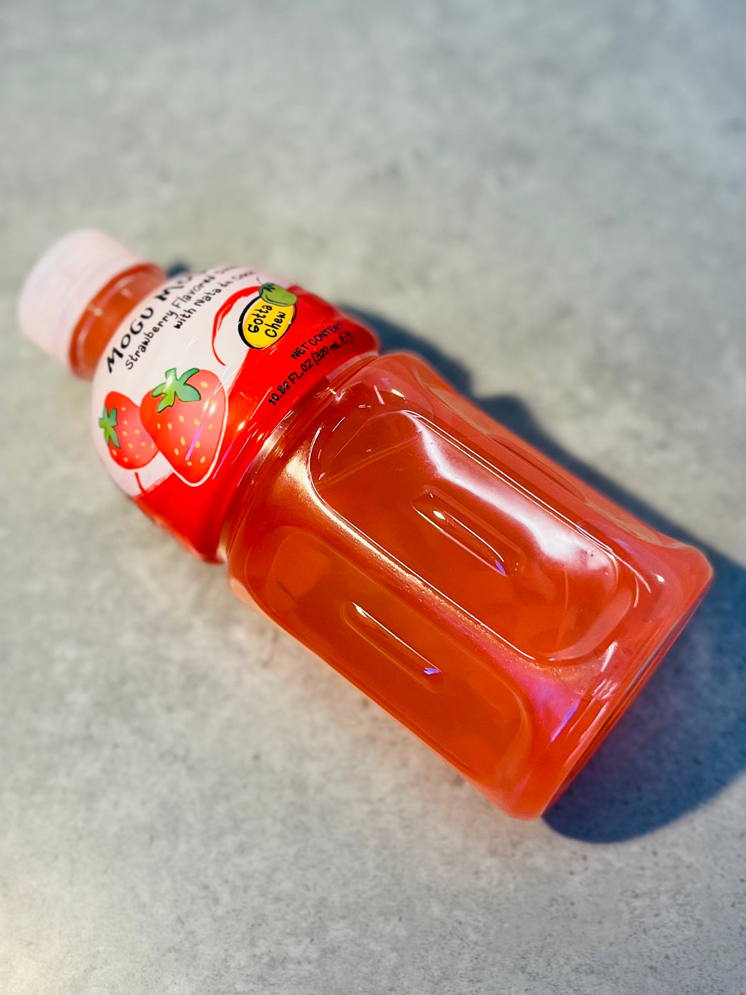 Mogu Mogu Strawberry Flavored Drink 320ml